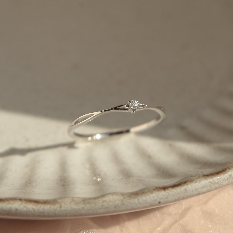 Delicate small corolla sterling silver ring | Light jewelry feeling. meticulous. wild. flower design. Available in two colors - General Rings - Sterling Silver Silver