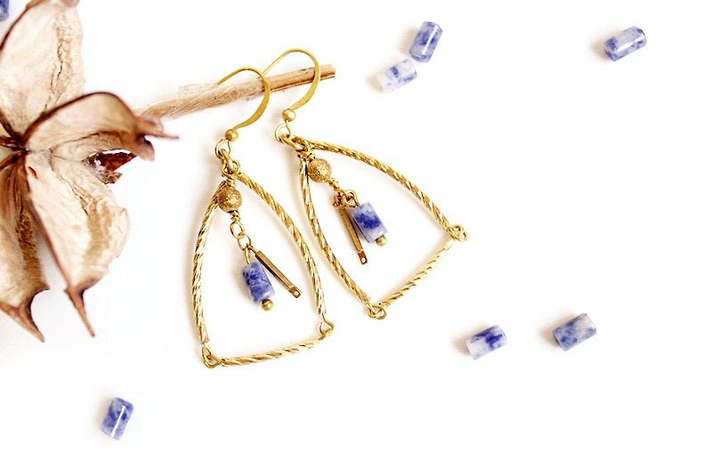 【UNA-優娜手作】鳥籠的棲息 - 銅耳掛式 黃銅 客製化 天然寶石 - 耳環/耳夾 - 其他金屬 藍色