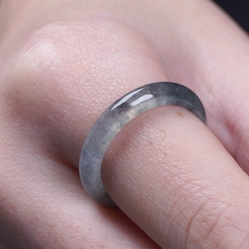瓔珞珠寶盒 E.L.Jewelry Box 冰種飄烏雞翡翠戒指戒圈 | 國際13圍 | 天然緬甸玉翡翠A貨 | 送禮