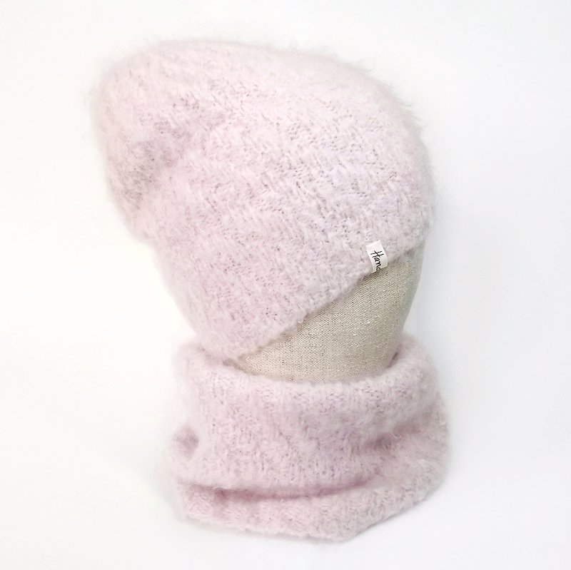 Mohair beanie and cowl. Warm wool light pink women's hand knitted hat and snood. - 帽子 - 羊毛 粉紅色