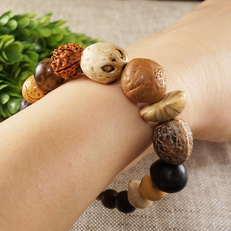 Brown Beige Wooden Bracelet Wood Seed Nut Large Bead Beaded Bracelet Jewelry - สร้อยข้อมือ - ไม้ สีนำ้ตาล