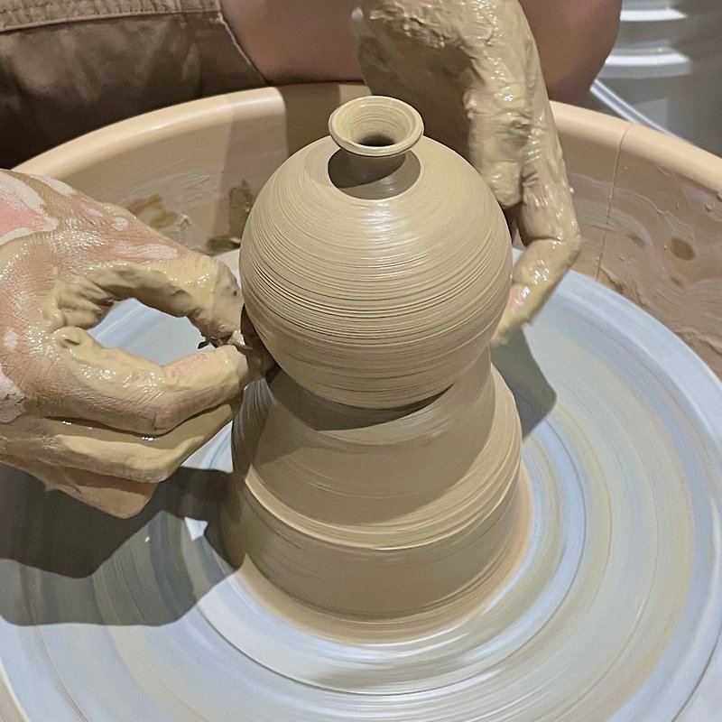 One-person class on holidays in Tainan to experience hand-drawn ceramics creation at [Huiaio studio] - Pottery & Glasswork - Pottery 