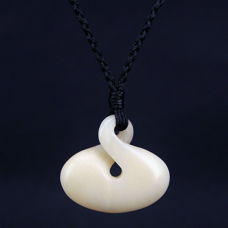 Simple and compact infinite symbol fashion retro cow bone carving necklace clavicle chain female jewelry gift for girlfriend - Necklaces - Other Materials 