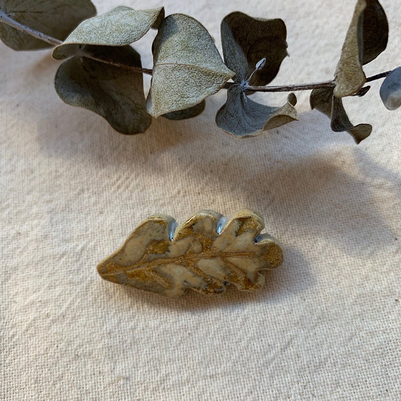 Clay leaf pins 6 - เข็มกลัด - ดินเผา 
