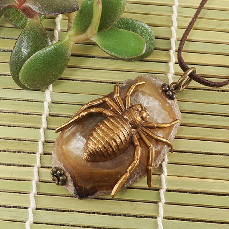 Beige Brown Agate Slice Slab Brass Spider Pendant Necklace Unisex Jewelry Gift - 項鍊 - 半寶石 咖啡色