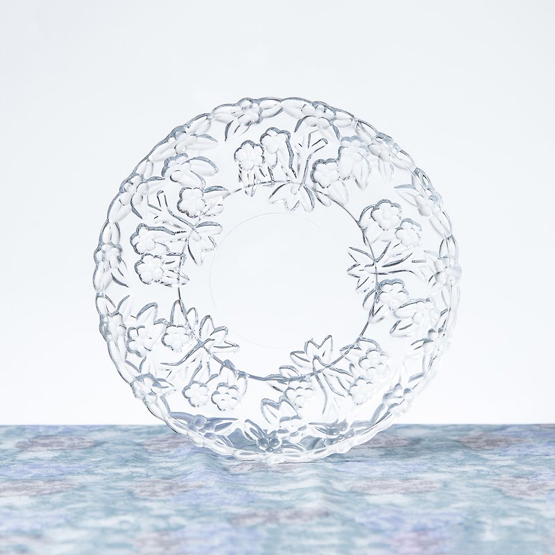 慈仙SECHASION OF SAGE / embossed crystal cake plate - Small Plates & Saucers - Glass Transparent