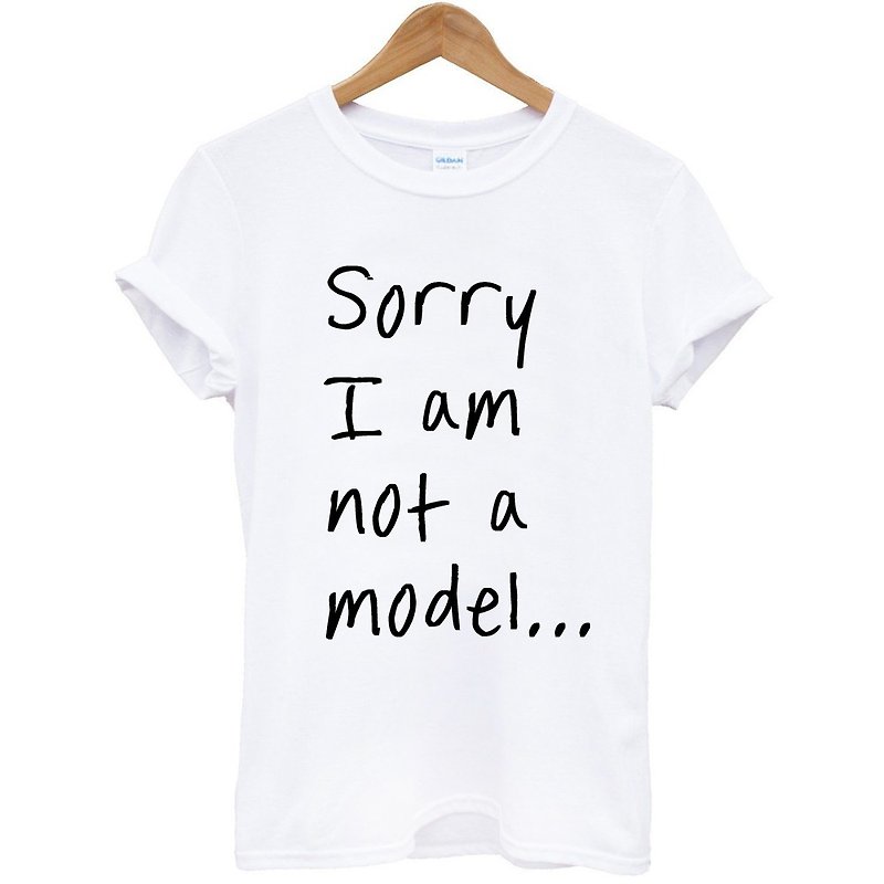Sorry I am not a model short-sleeved T-shirt-2 color English text fun - เสื้อยืดผู้ชาย - ผ้าฝ้าย/ผ้าลินิน หลากหลายสี