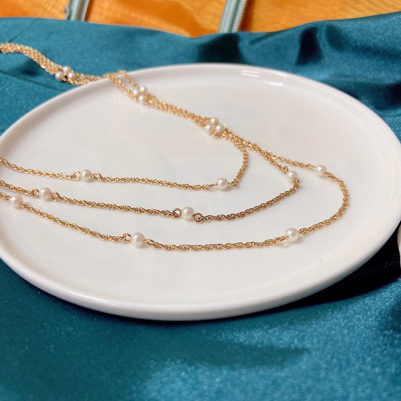 [Western Antique Jewelry] Three layered and airy slightly luxurious small white bead string elegant pearl necklaces - Necklaces - Precious Metals White