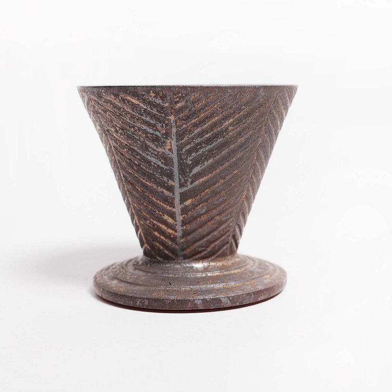 明芽窯 l古銅刻紋手感咖啡濾杯 - 咖啡壺/手沖壺 - 陶 咖啡色