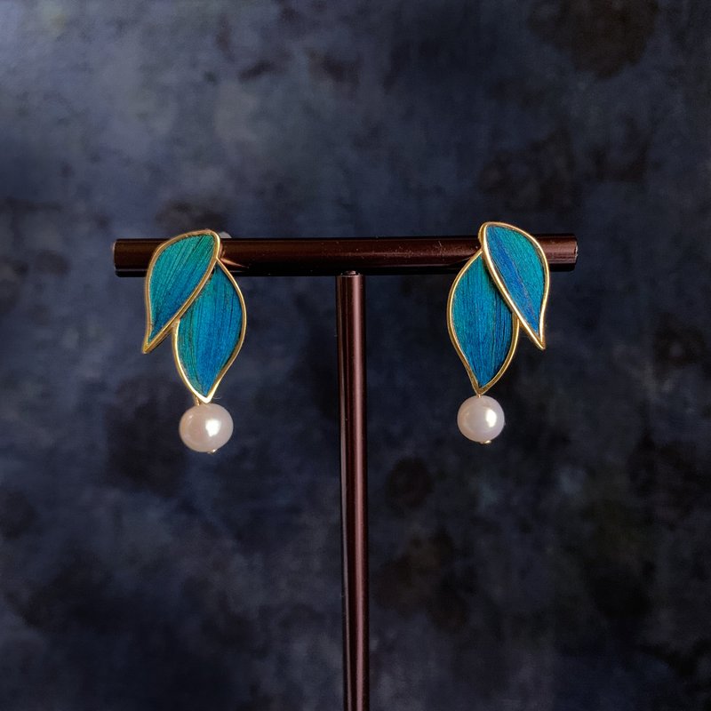 【客制訂單】銀鍍金花絲鑲嵌樹葉耳釘 - 耳環/耳夾/耳骨夾 - 銀 金色