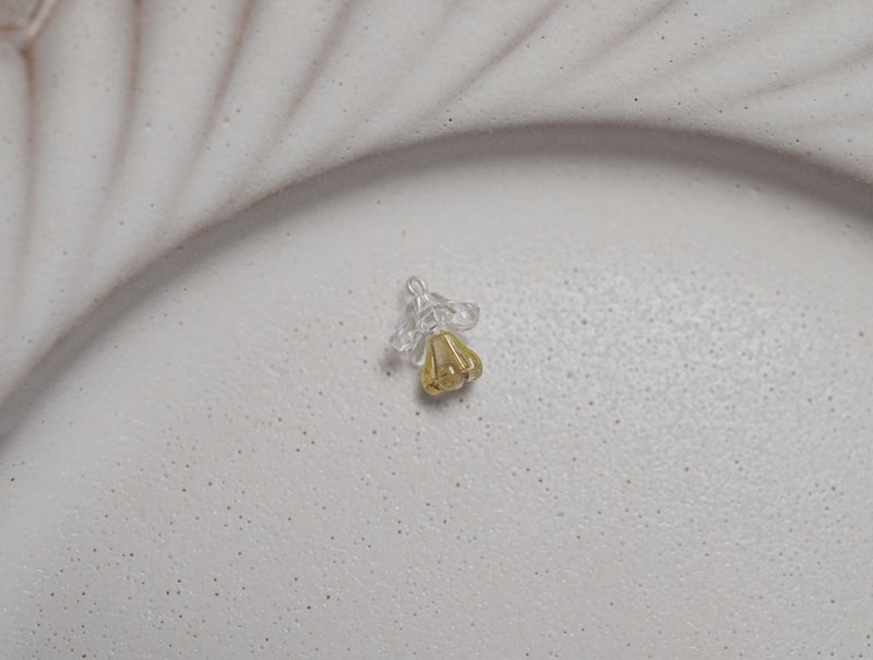 ni.kou 。J系列。透綠風鈴草 耳環 耳夾 / 耳針 / 耳勾 / 墜飾 - 耳環/耳夾/耳骨夾 - 其他材質 