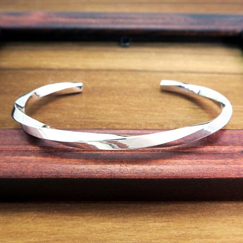 Bracelet/Bracelet Twisting the Future Bright Square Twisted Thick Version (L) Sterling Silver C-shaped Bracelet - สร้อยข้อมือ - เงินแท้ สีเงิน