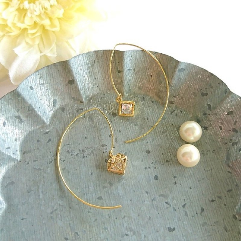 Diamond asymmetric earrings - ต่างหู - โลหะ สีทอง