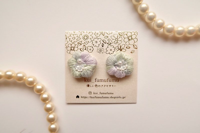 Embroidered jewelry earrings. milkyway. - Earrings & Clip-ons - Thread Purple