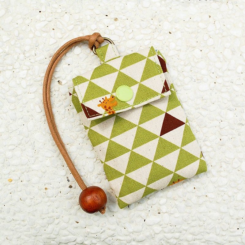 Triangle Giraffe Card Bag_Green/Card Holder Business Card Bag - ที่ใส่บัตรคล้องคอ - ผ้าฝ้าย/ผ้าลินิน สีเขียว