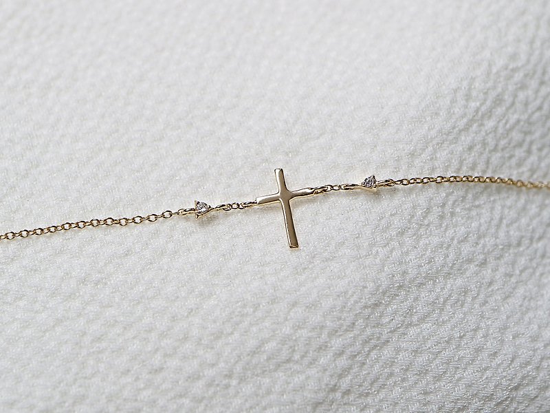 Simple cross small diamond thin bracelet - สร้อยข้อมือ - เพชร สีทอง