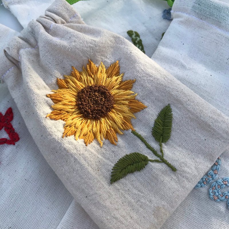 Sunflower embroidery bag - 水桶包/束口袋 - 繡線 
