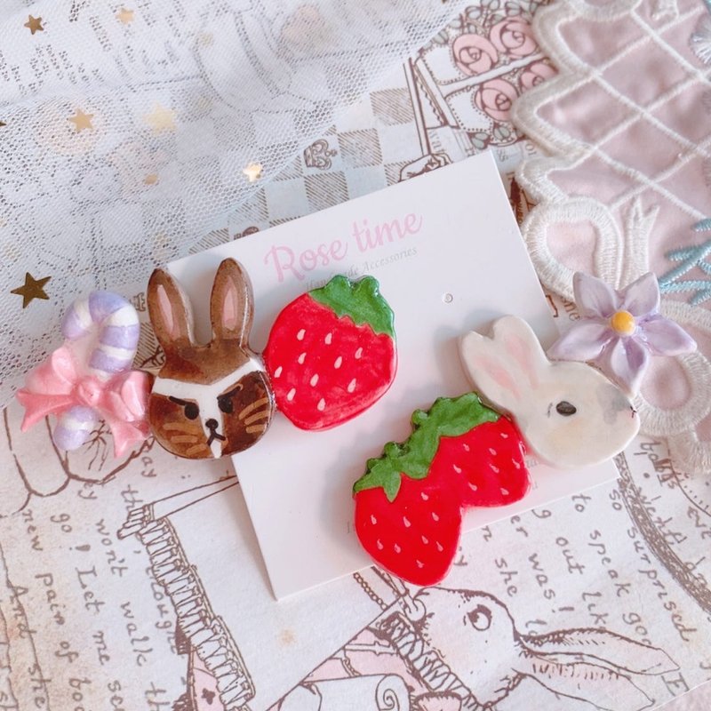 Hand-painted hare and white rabbit grass smoke/strawberry hair clip - Hair Accessories - Clay Multicolor