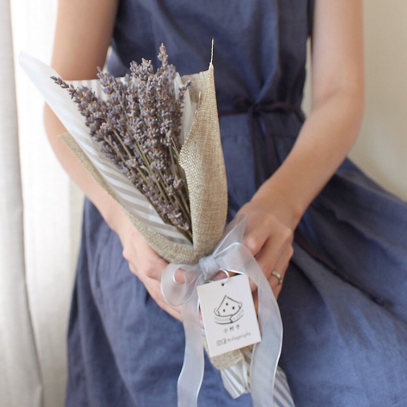 Elegant lavender dry small bouquet - ช่อดอกไม้แห้ง - พืช/ดอกไม้ สีม่วง