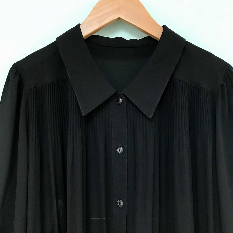 Top / Black Long-sleeves Blouse - Women's Shirts - Polyester Black
