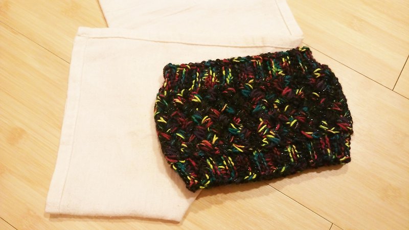 Lan Handmade Knitted Headband (Floral Yarn Black Background) - เครื่องประดับผม - วัสดุอื่นๆ สีดำ