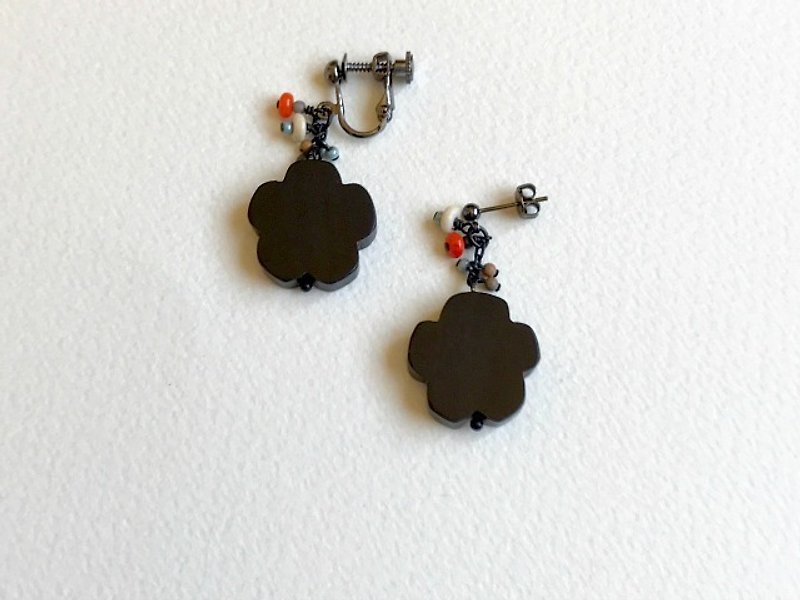 petit jeté（earrings(clip-on or pierced )） - ต่างหู - ไม้ สีดำ