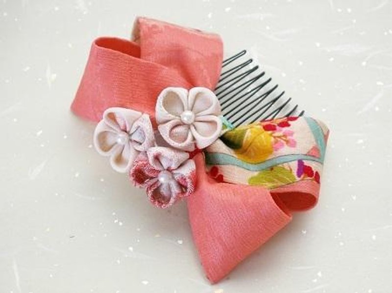With hair ornaments old cloth of "new color" knob crafted [ribbon vermilion] - เครื่องประดับผม - วัสดุอื่นๆ 