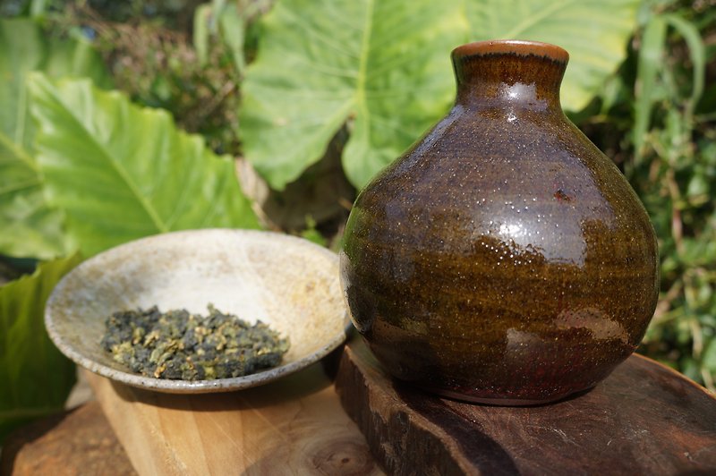Celadon antique green small flower vessel/wine vessel - Pottery & Ceramics - Pottery Brown