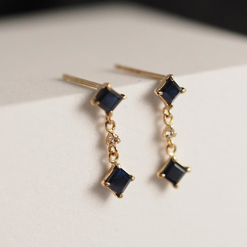 IRIZA Jewellery 18K金藍寶石方形連接耳環 18K Blue Sapphire Square Connecting