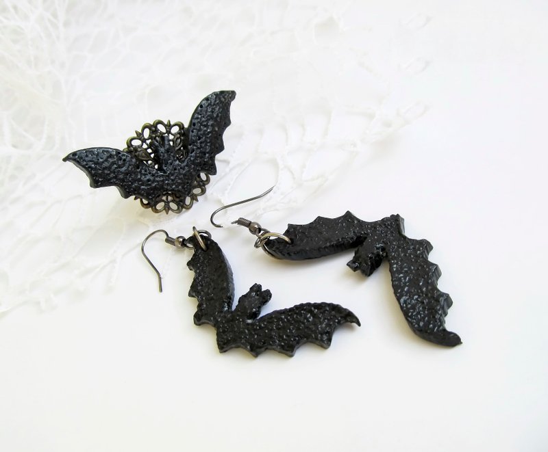 Black bat earrings Bat ring Vampire Gothic jewelry set Creepy Halloween jewelry - แหวนคู่ - ดินเหนียว สีดำ