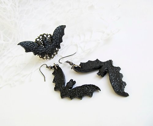 BionikaStore Black bat earrings Bat ring Vampire Gothic jewelry set Creepy Halloween jewelry