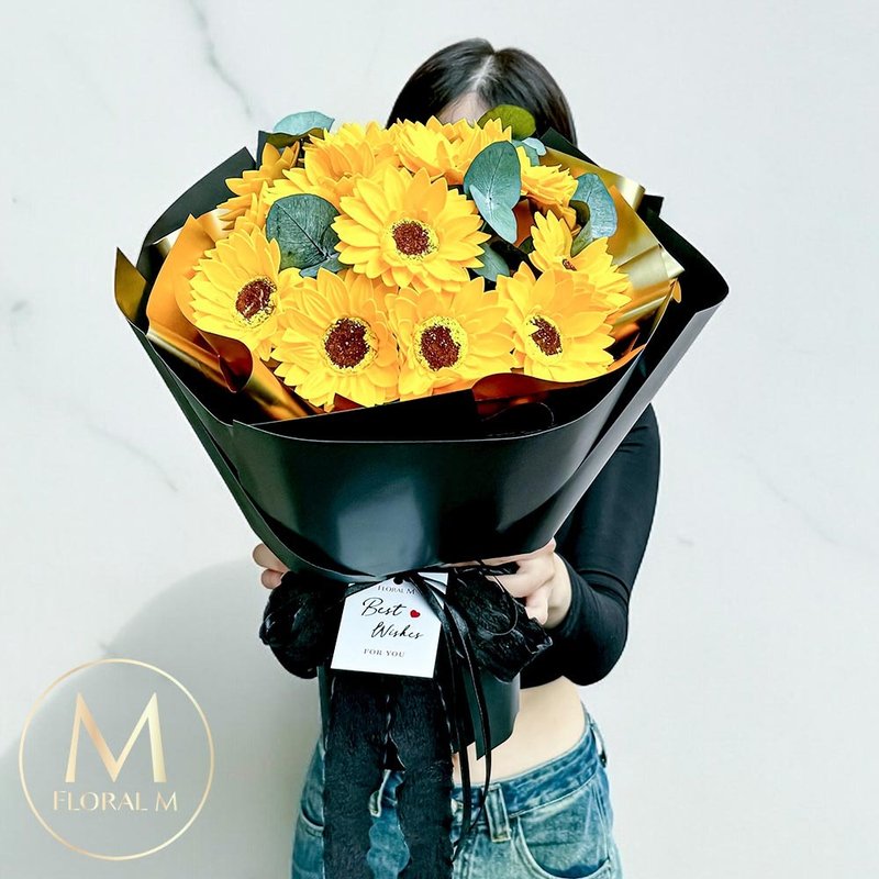 Brilliant Feast Sunflower Perfume Bouquet (Free 5ml Fragrance Oil) - ช่อดอกไม้แห้ง - พืช/ดอกไม้ สีเหลือง