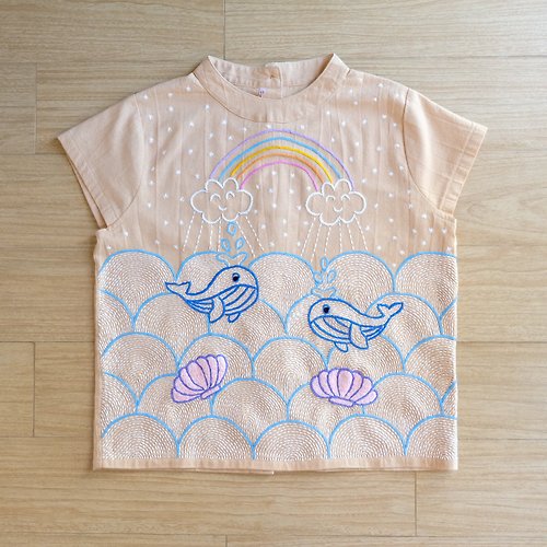 Monkey Bell - Hand Embroidery 手工刺繡 - 鯨魚和彩虹天空 / 高領背扣棉襯衫女 / 香草色