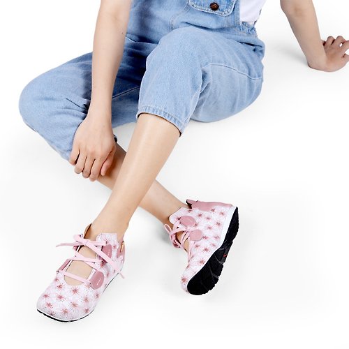 PUHU 彪琥 - 有型又好行的第一首選 MIT【印花鏤空休閒女鞋-粉紅】休閒鞋 印花 鏤空 綁帶