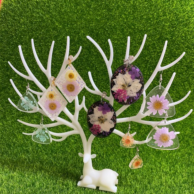 dried flower earrings - ต่างหู - เรซิน หลากหลายสี