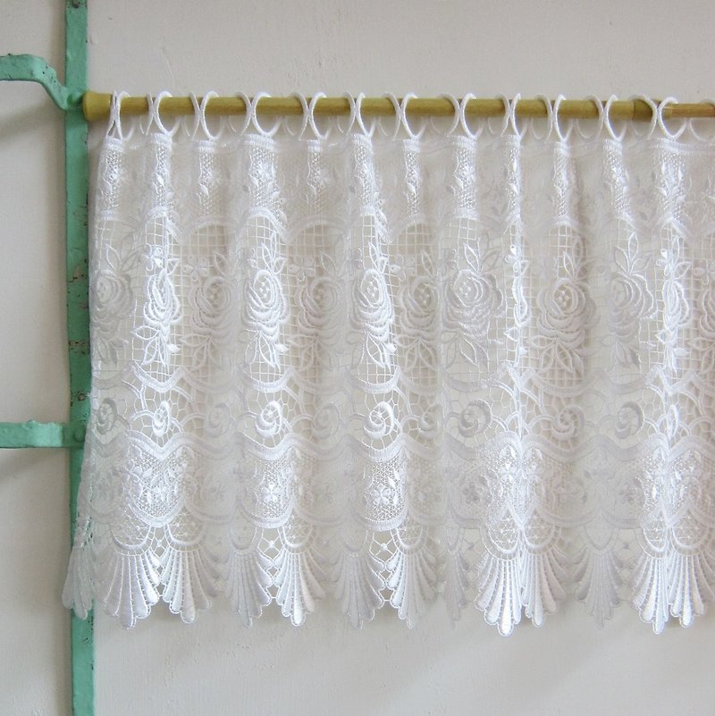 Embroidered Rose Lace Window Valance Curtain - ของวางตกแต่ง - เส้นใยสังเคราะห์ ขาว