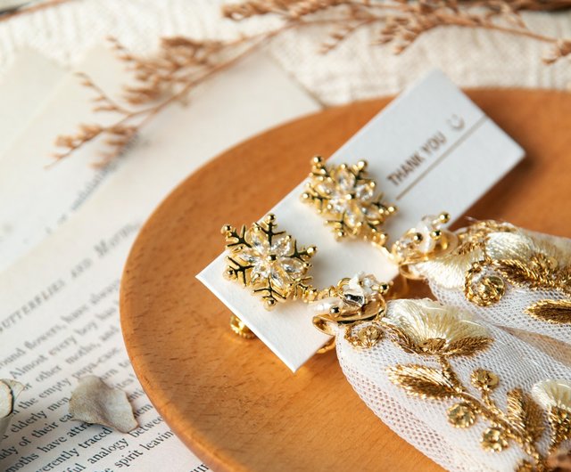 刺繍リボンイヤリングホワイトフレンチエレガントな質感リアル