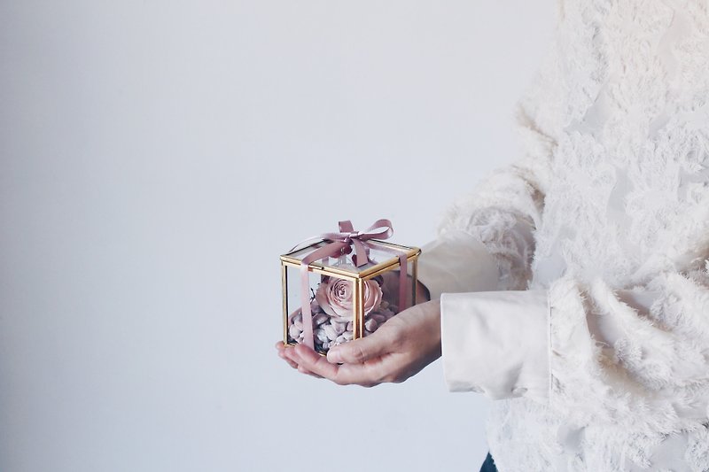 Eternal Floral Box【愛神-Aphrodite】情人節 禮物 永生花 花盒 - 擺飾/家飾品 - 植物．花 紅色
