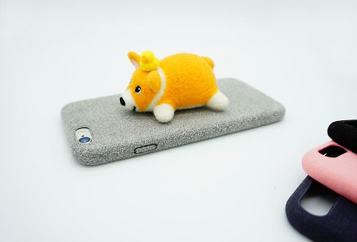 Linalcrafts 手工羊毛氈 趴在手機殼上的柯基犬 超質感柯基手機保護套