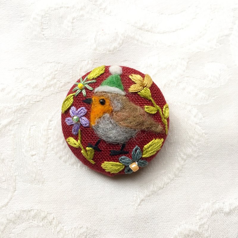 Brooch of robin in Christmas - Brooches - Cotton & Hemp Red