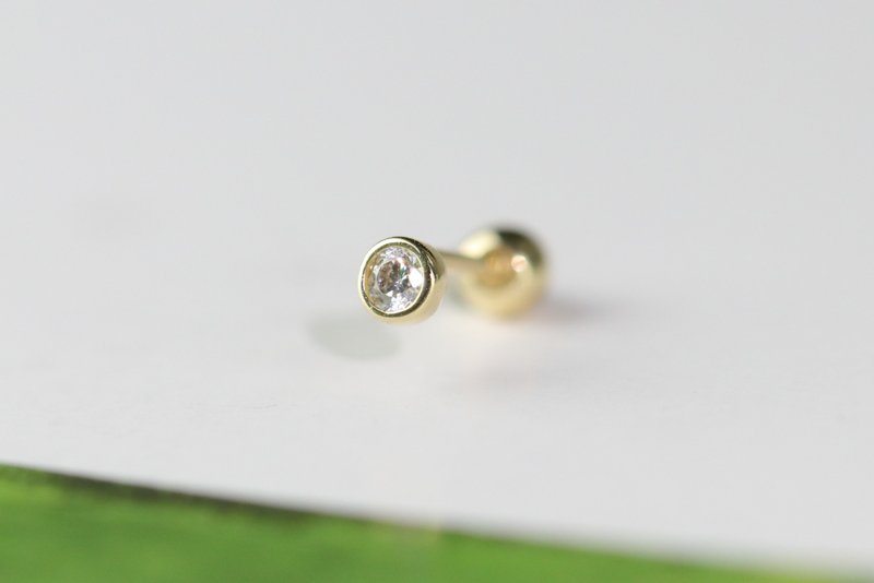 K14 Tint CZ シンプル ソリティア キャッチ一体型ピアス（シングル）ヘリックス トラガス 色褪せない - ピアス・イヤリング - 貴金属 ゴールド