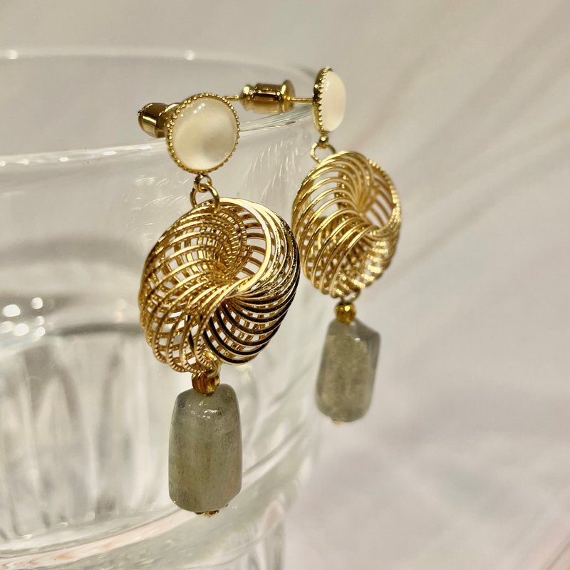 【Chestnut Flower】Dawn Mystery-Grey Moonlight Earrings - Earrings & Clip-ons - Copper & Brass Gray