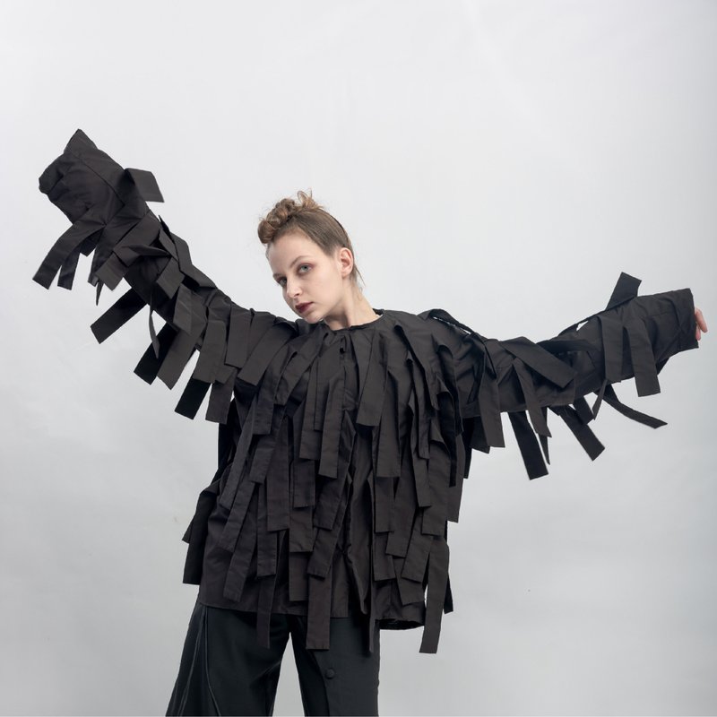 INF 羽翼輪廓立體剪裁短版外套 - 女大衣/外套 - 聚酯纖維 黑色