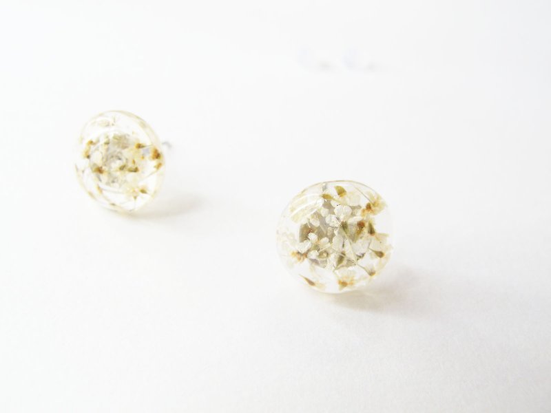 * Rosy Garden * Beige Queen Annes lace flower resin earrings - Earrings & Clip-ons - Plastic White