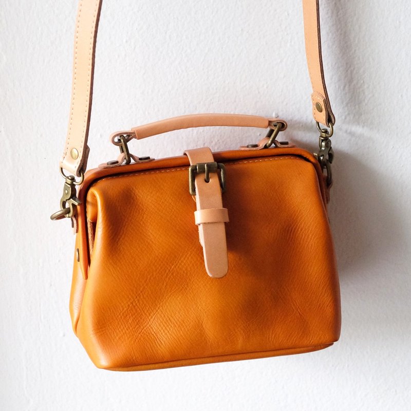 Mini Doctor Handmade Leather Bag / Small Retro Tangerine Shoulder Bag - 側背包/斜背包 - 真皮 橘色