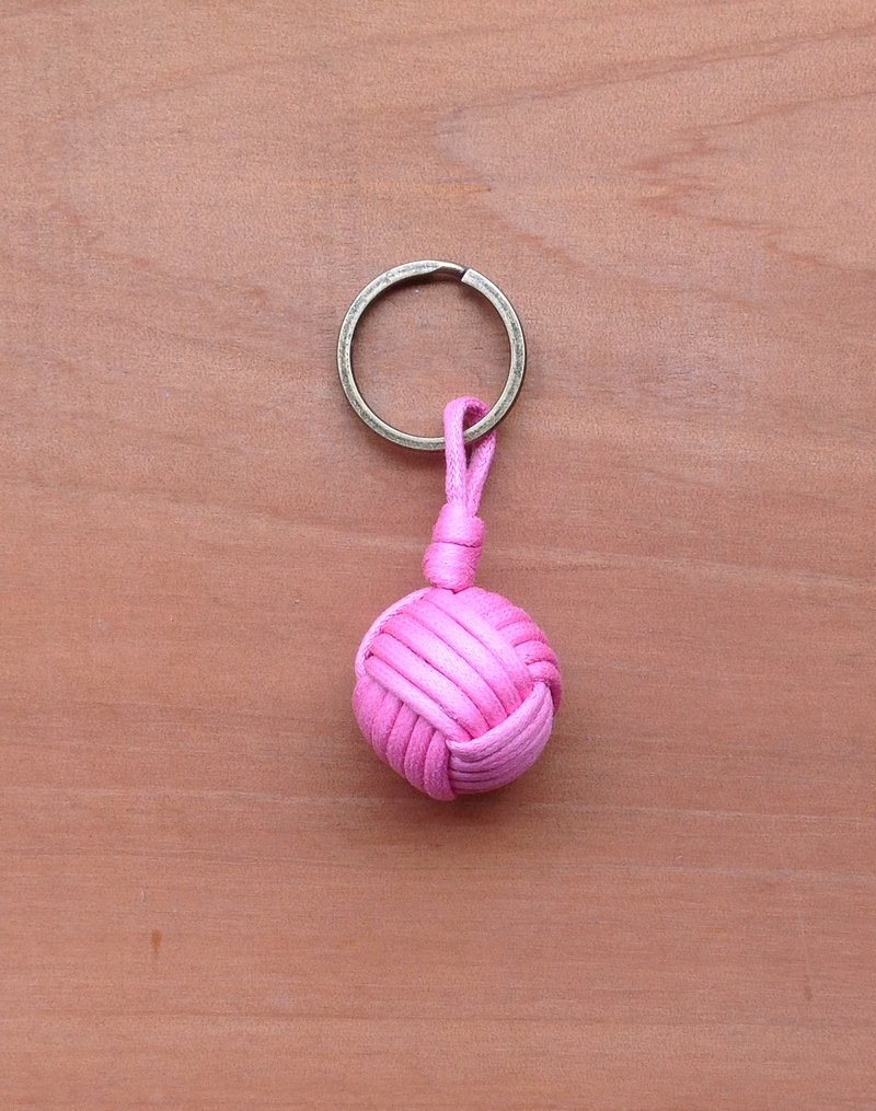 Monkey fistknot key ring-sailor knot-pink peach - ที่ห้อยกุญแจ - วัสดุอื่นๆ สึชมพู