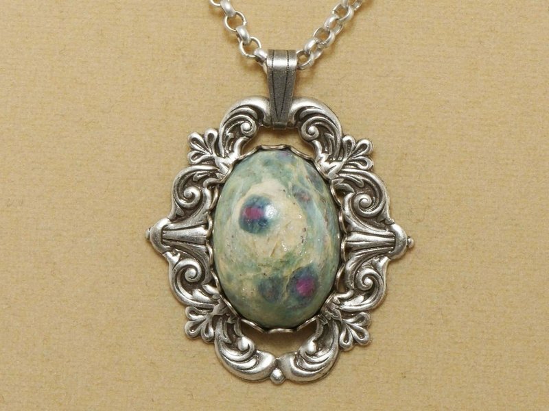 Mint Sage Green Ruby in Fuchsite Victorian Pendant Necklace Woman Jewelry Gift - 項鍊 - 半寶石 綠色
