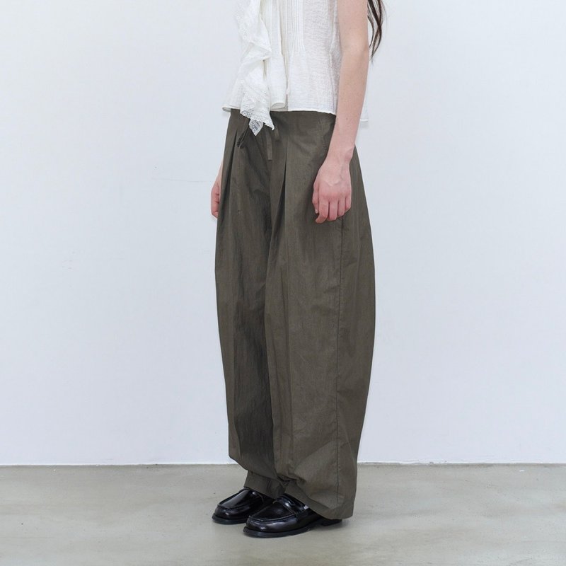 クールトーンのコーヒーブラウン、ストレスフリーな美脚パンツ、ドローストリングデザインのリラックスフィットパンツ - パンツ レディース - コットン・麻 ブラウン