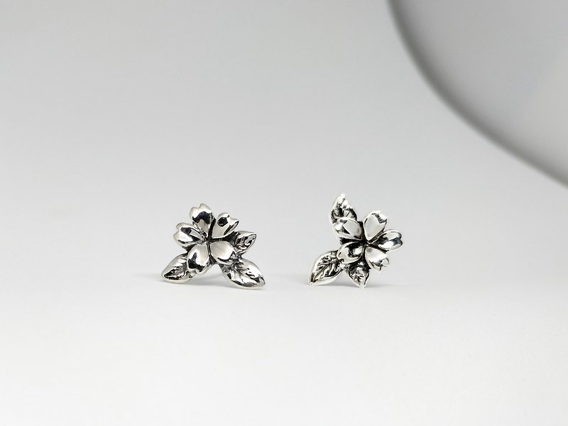 Flower Season Series Single Sakura Ear Pins/Earrings Not Electroplated/Not Allergic - ต่างหู - โลหะ 