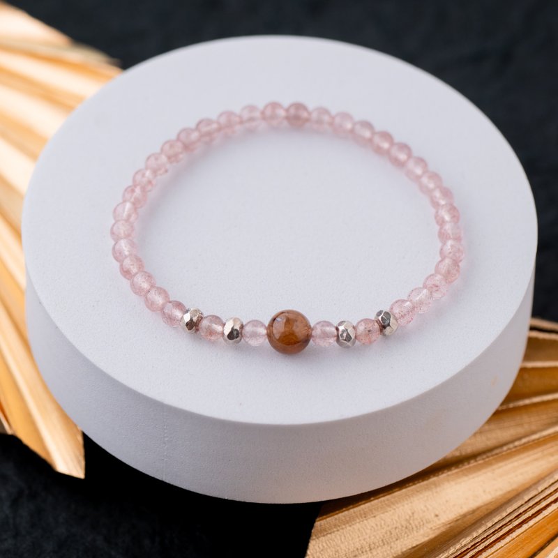 Strawberry crystal series 4mm strawberry crystal Bronze hair crystal bracelet - สร้อยข้อมือ - คริสตัล สึชมพู